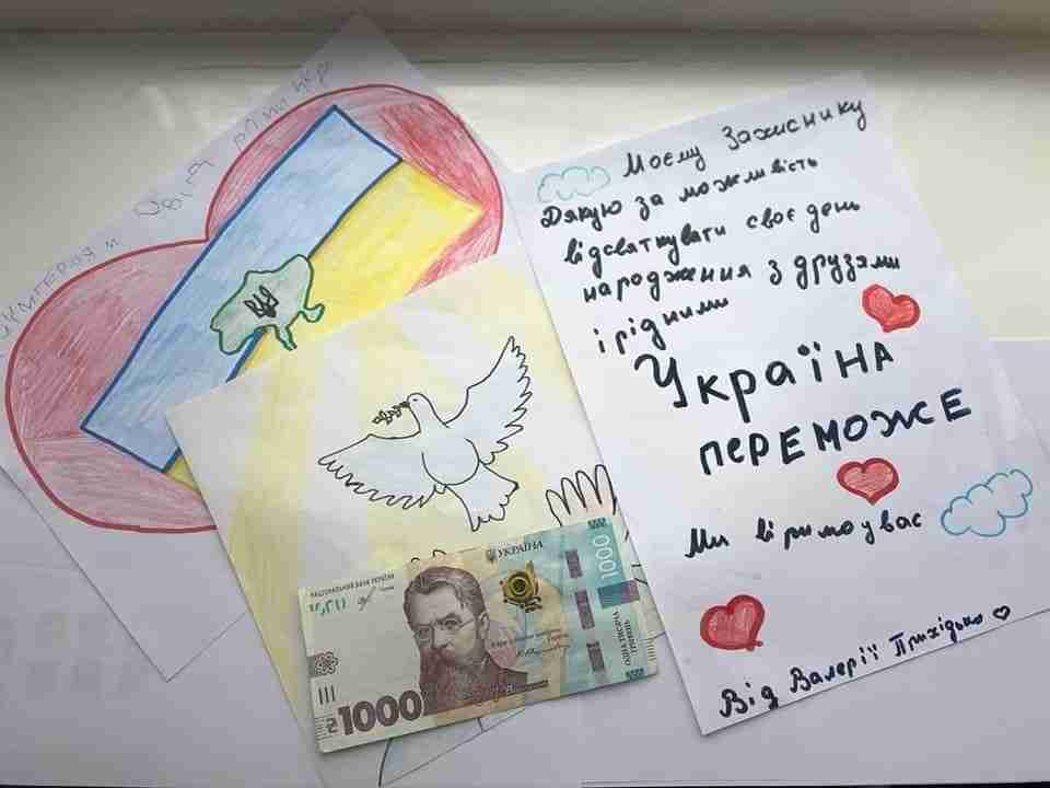 10-річна дівчинка з Львівщини принесла у благодійний фонд подаровані гроші, щоб там придбали Bayraktar для воїна