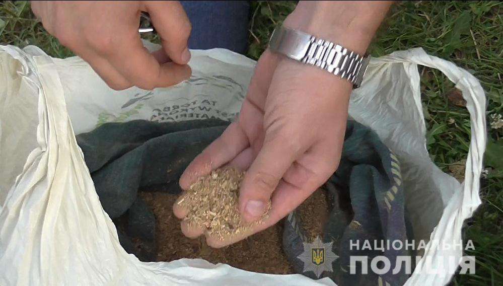 60-річний мешканець Яворівщини зберігав 2 кг макової соломки (фото)