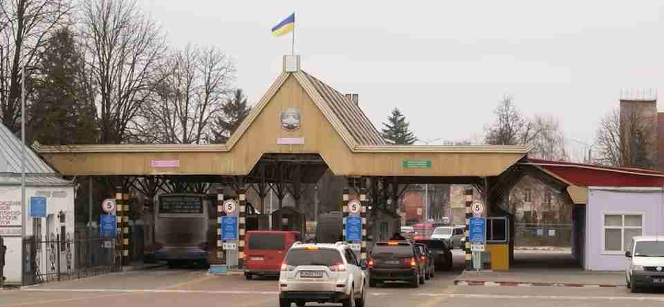 «Агу, маленький»: прикордонники оприлюднили підбірку найоригінальніших намагань покинути Україну (ВІДЕО)