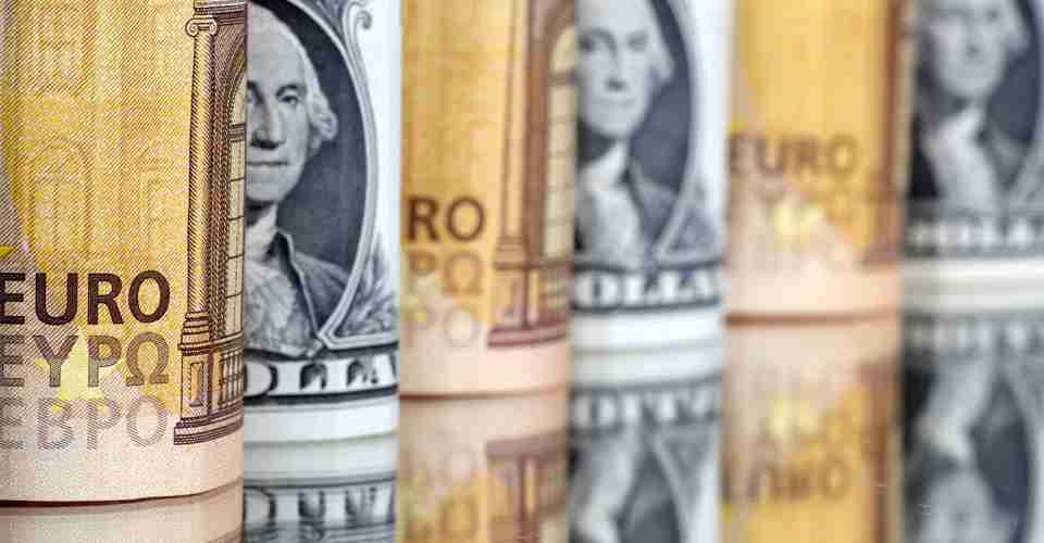 Аналітик назвав головну умову стабільності гривні та розповів як зміниться курс долара