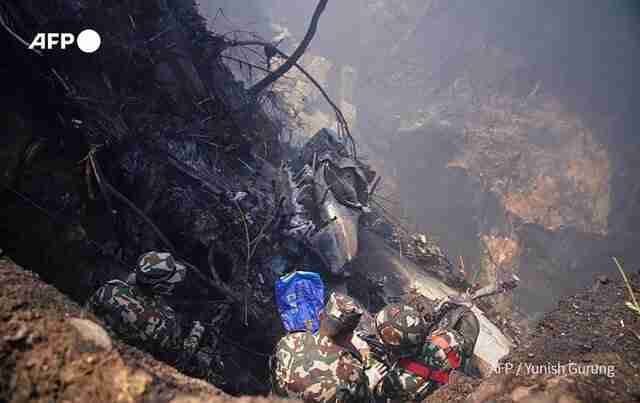 Авіакатострофа у Непалі: пасажир зняв на відео момент падіння літака (ФОТО/ВІДЕО)