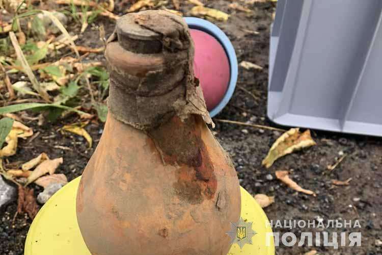 Біля гаражного кооперативу у Тернополі знайшли 18 кілограмів ртуті (фото)