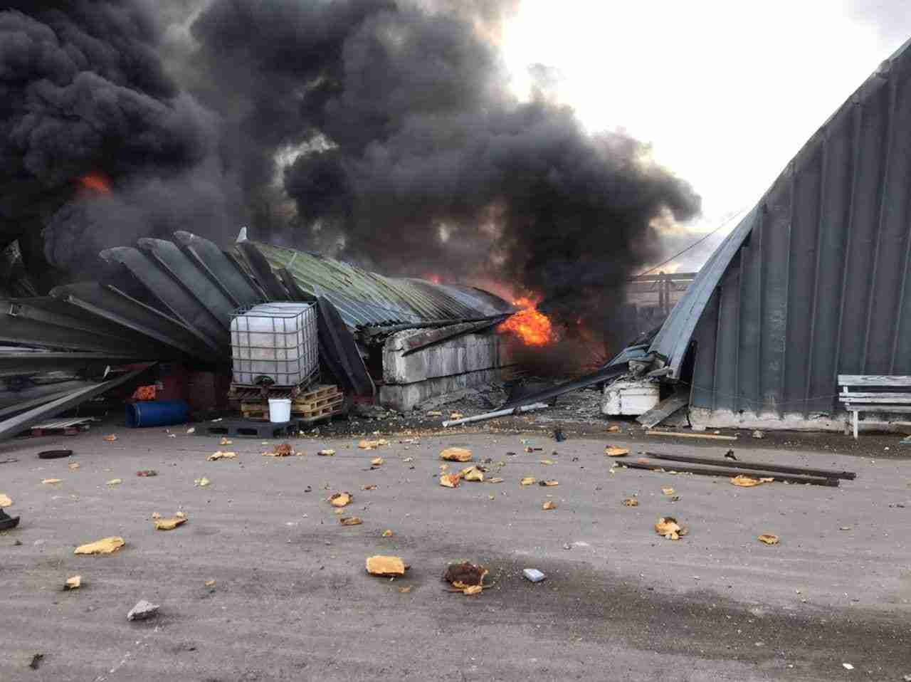 Біля Києва сталася пожежа на місці падіння збитої ракети (ФОТО)