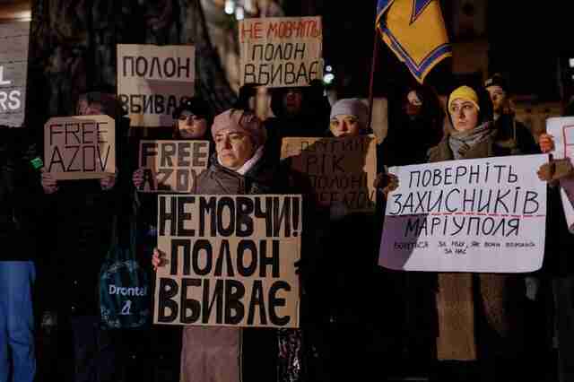 Близько 2000 «азовців» досі в полоні: у Львові відбулася акція на підтримку захисників Маріуполя (ФОТО)