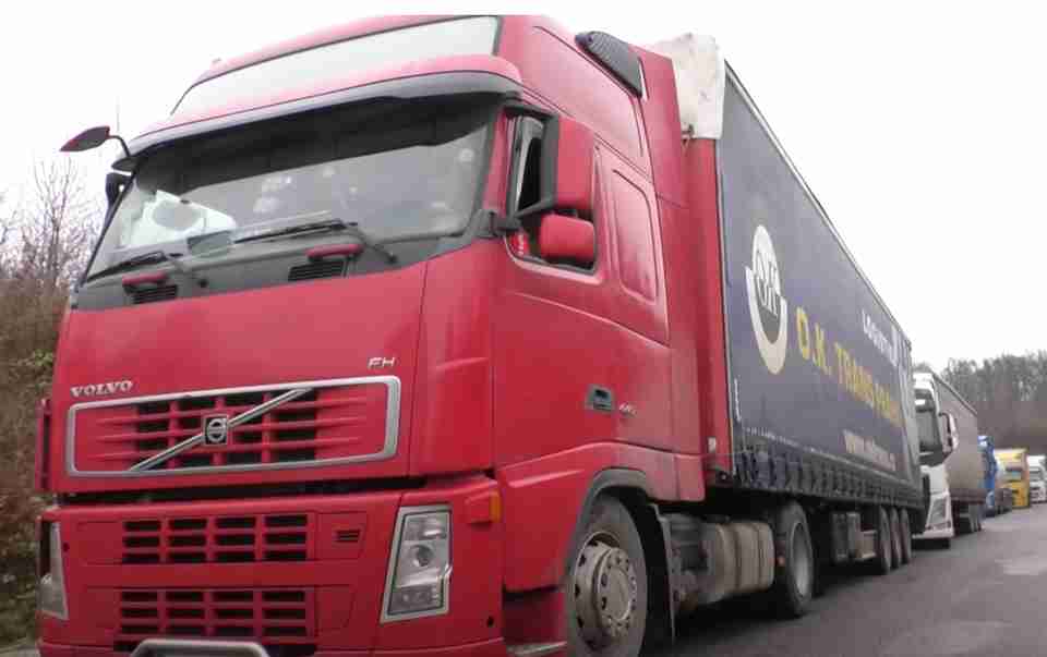 Блокада кордону знову обернулася трагедією: у черзі помер 35-річний український водій вантажівки