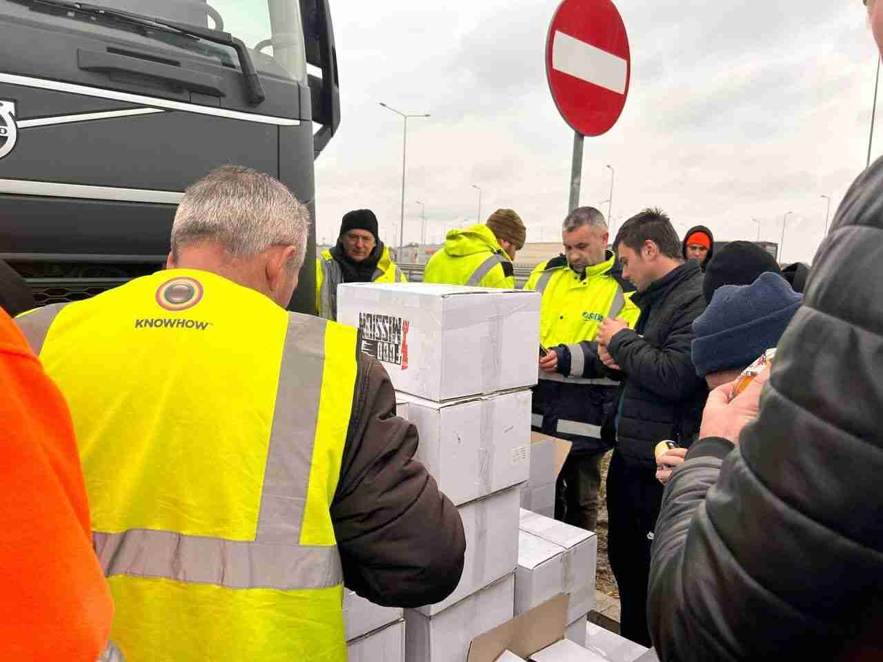 Блокада на кордоні з Польщею: створено штаб допомоги українським водіям (ФОТО)
