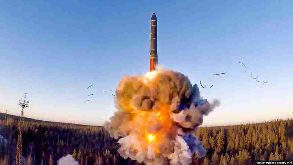 «Брязкання ядерною зброєю»: у США попередили росію про наслідки