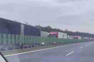Бумеранг?: кілька сотень польських вантажівок застрягли на кордоні з Німеччиною (ВІДЕО)