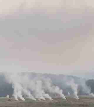 «Це не фосфорні бомби - це селяни палять траву»: вражаюче відео спалювання сухостою на Львівщині (ВІДЕО)