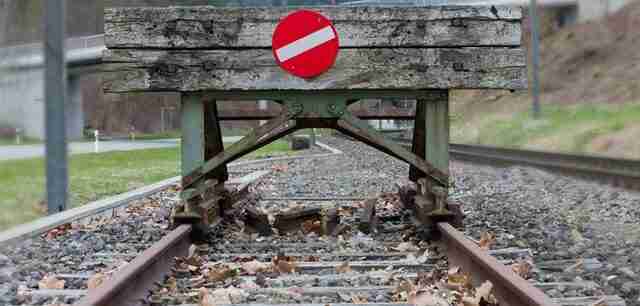 Через обстріл колій у Слов’янську та Краматорську заблоковано три евакуаційні поїзди