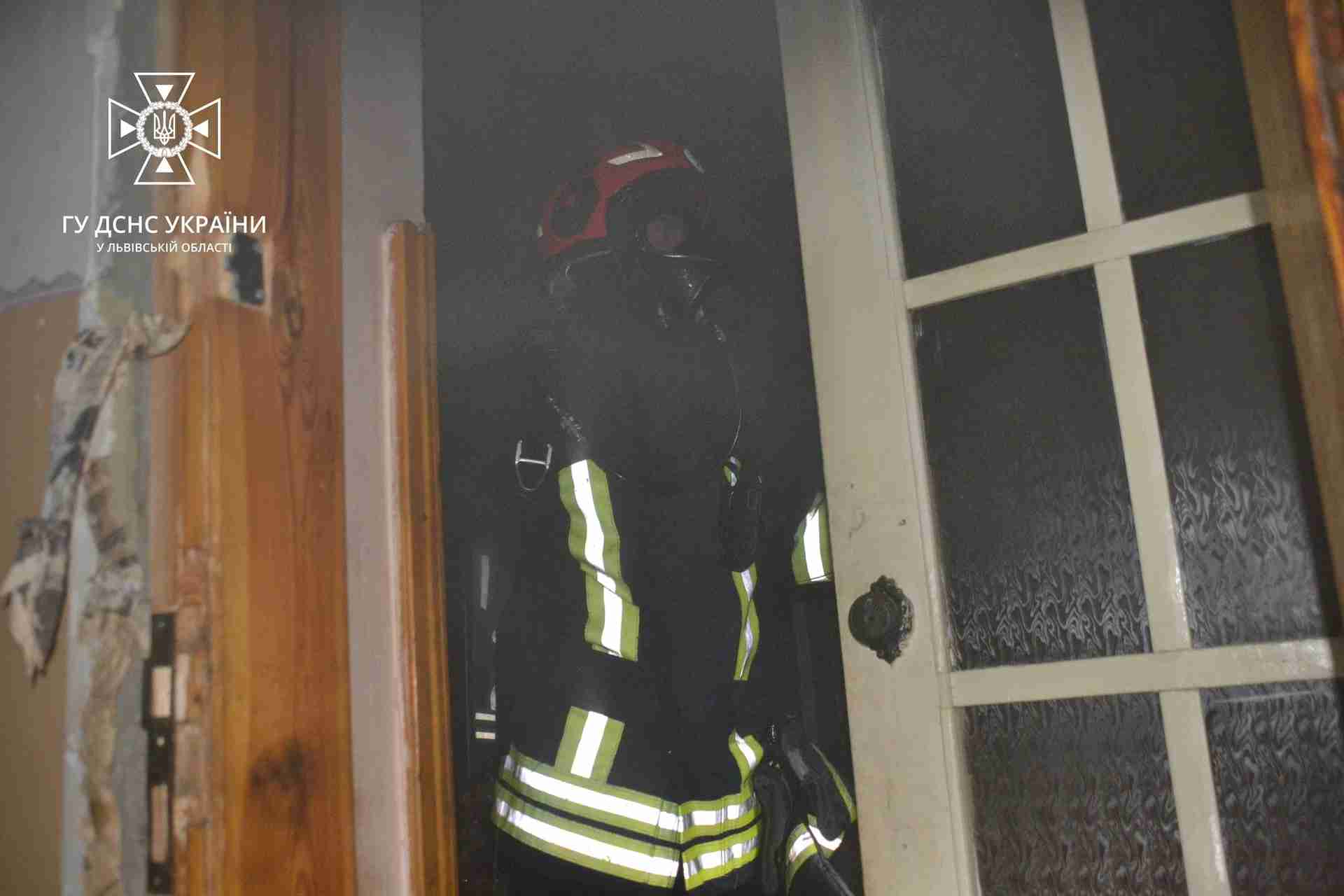 Через пожежу в багатоповерхівці у Львові, загинула жінка (ФОТО)