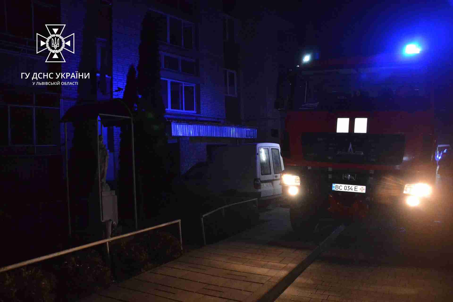 Через пожежу в багатоповерхівці у Львові, загинула жінка (ФОТО)