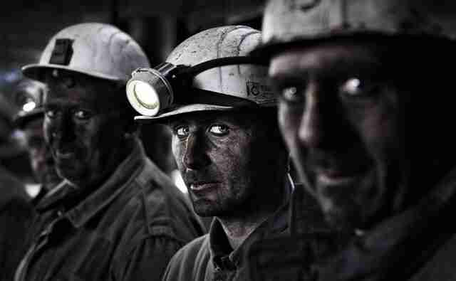 Через удари росії, понад 3 тсячі шахтарів, були заблоковані під землею