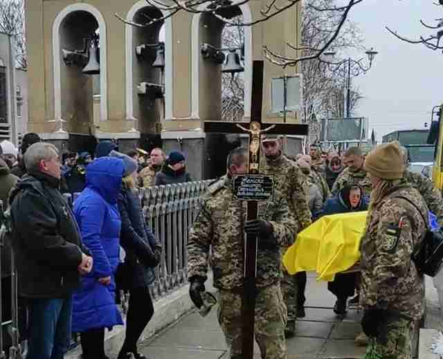Червоноград попрощався із 20-річним гірником, який загинув захищаючи Україну (ВІДЕО)