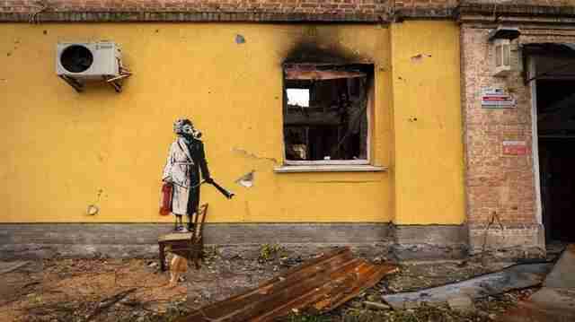 Чоловіку, який намагався вкрасти графіті Бенксі на Київщині, оголосили підозру