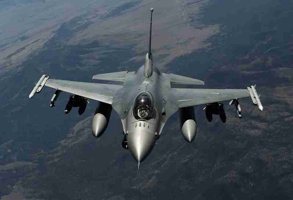 Чому літаки F-16 такі бажані для України - Ігнат