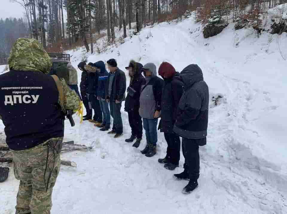Ціна питання 2000-3000 доларів: військовозобов’язаних чоловіків переправляли з Буковини за кордон