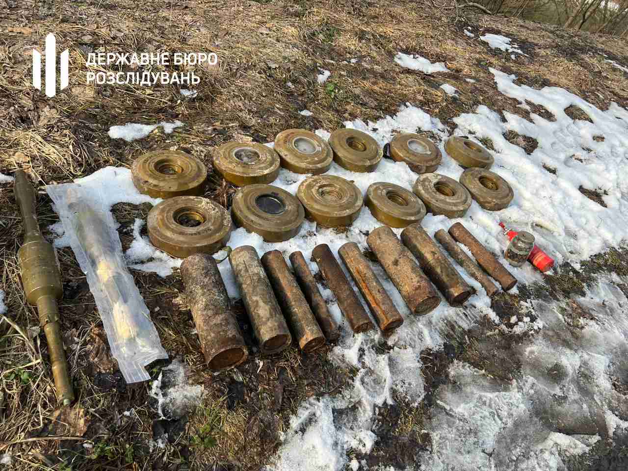 ДБР виявило схрон з боєприпасами військових рф на Сумщині