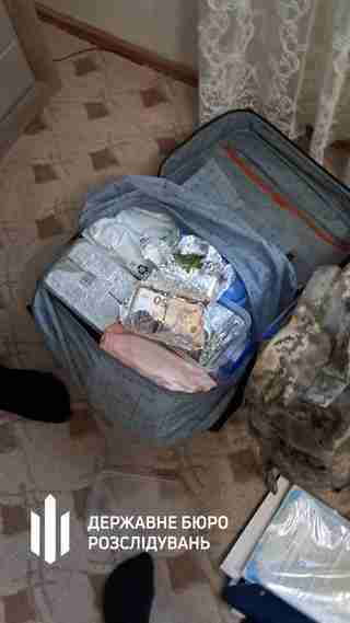 Депутат Рівненської облради зберігав 4 млн валюти у пакетах та валізах (ФОТО, ВІДЕО)
