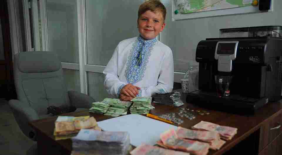 Дев'ятирічний хлопчик зі Львова зібрав 3 млн грн для ЗСУ