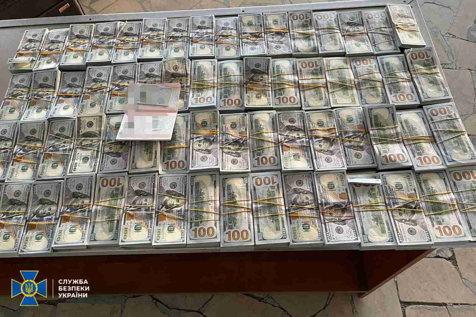 Ділки намагалися завезти до України мільйони гривень для російської агентури