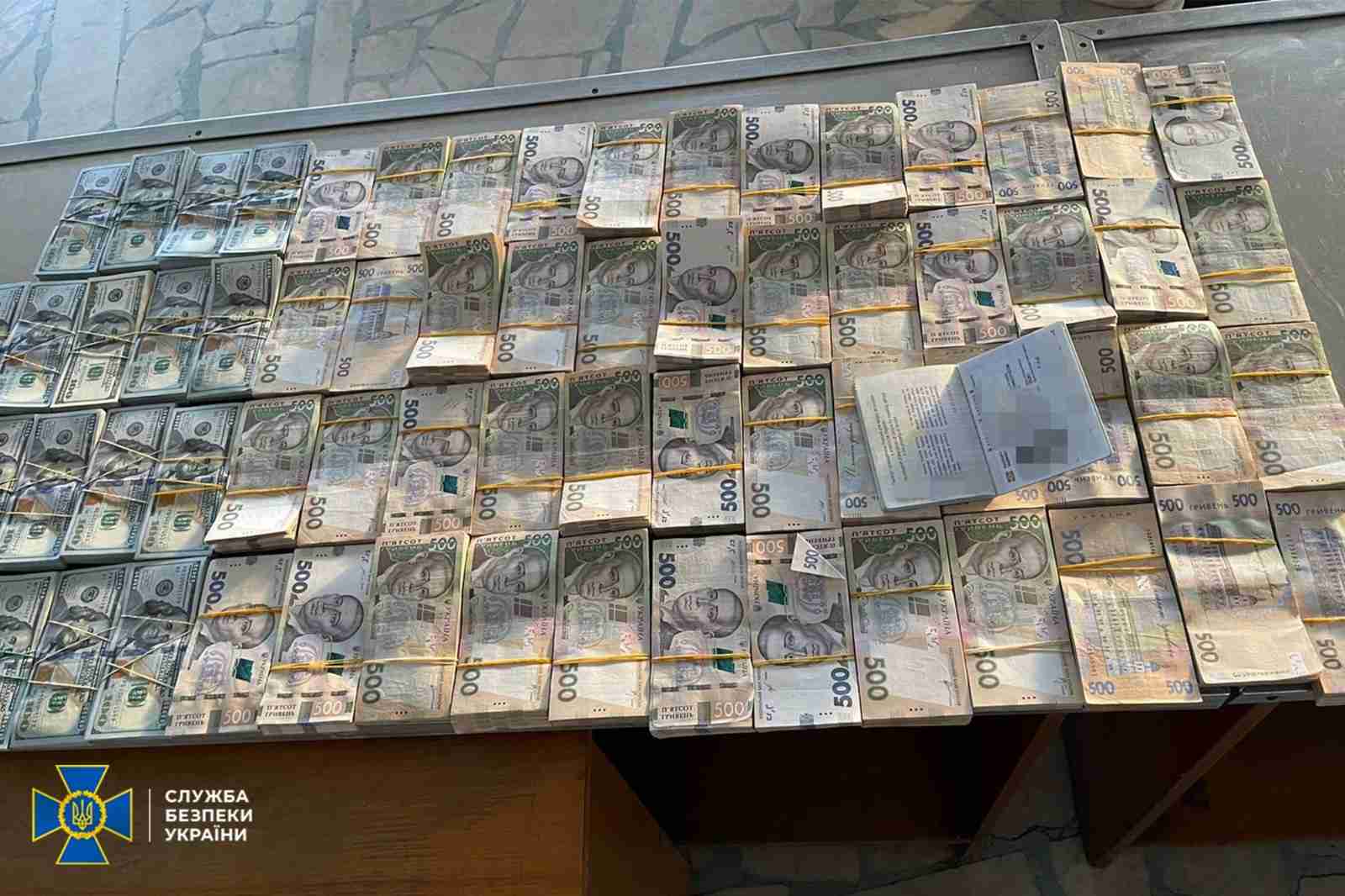 Ділки намагалися завезти до України мільйони гривень для російської агентури
