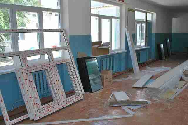 Директора львівської фірми підозрюють у заволодінні коштами під час ремонту школи