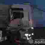 Діставали рятувальники: подробиці зіткнення двох вантажівок на Львівщині (ФОТО, ВІДЕО)