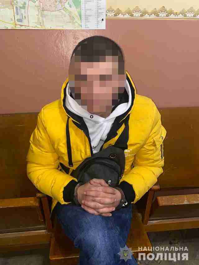 Дитина в реанімації: на Львівщині вітчим жорстоко побив 7-річного пасинка