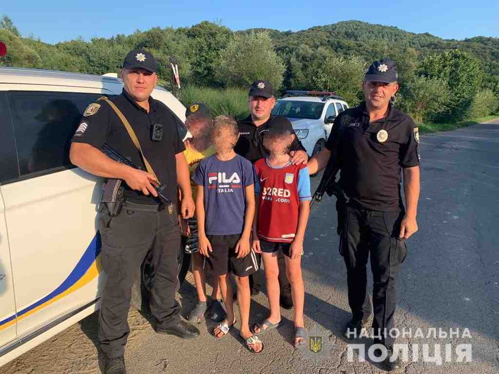 Діти пішли у ліс по гриби і не повернулись: на Закарпатті поліція шукала зниклих хлопчиків (ФОТО)