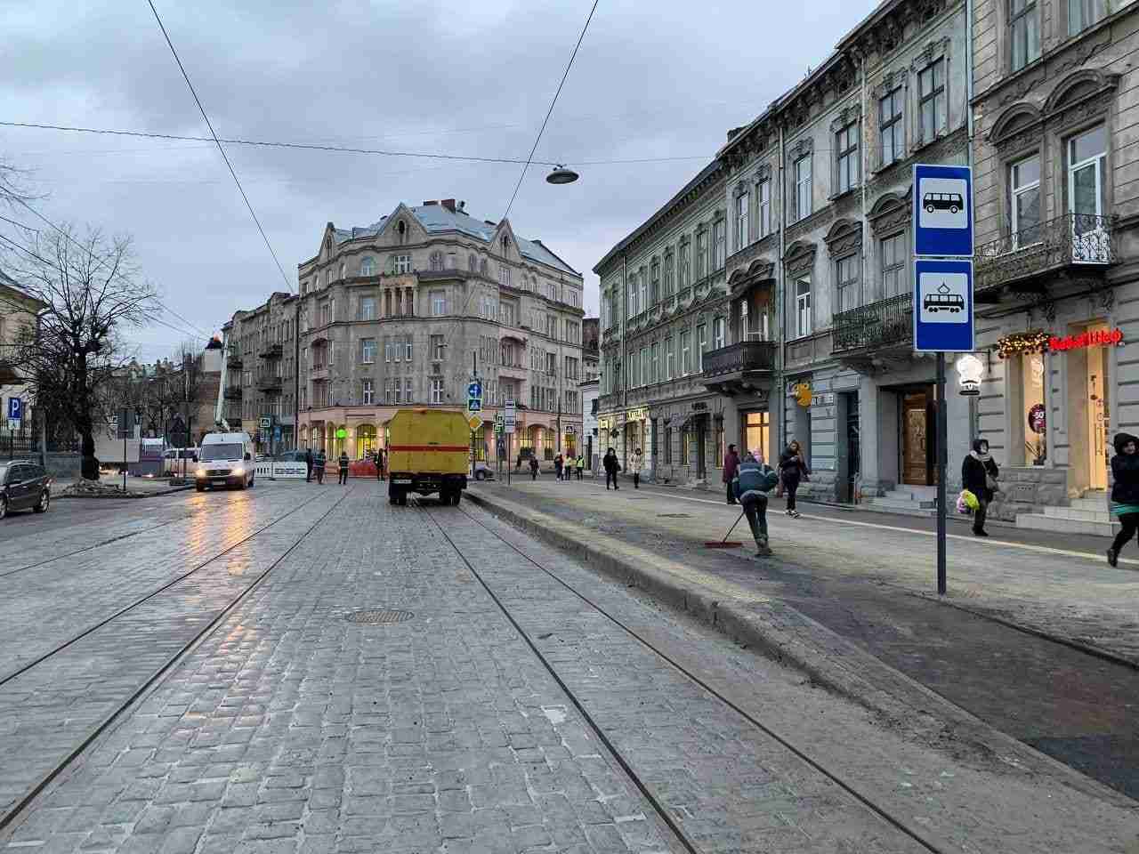 До березня закінчать, але не факт: у Львові ніяк не завершать ремонт вулиці