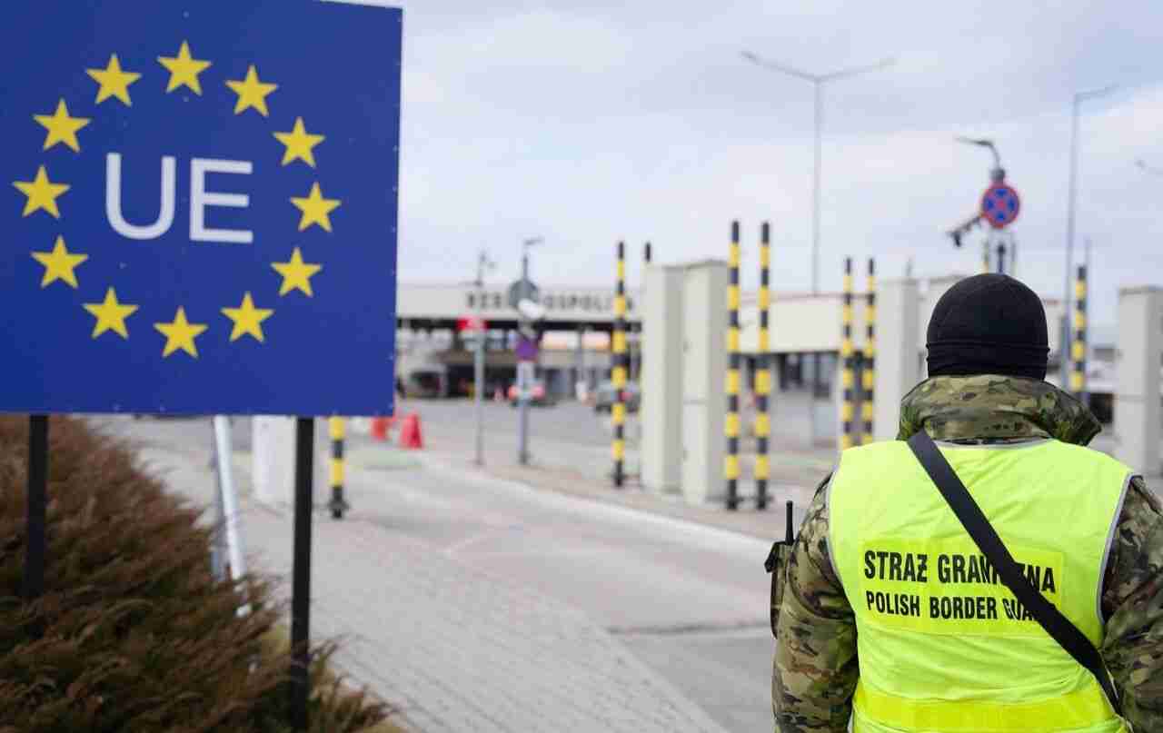 До країн ЄС посилять правила в'їзду: що варто знати українцям