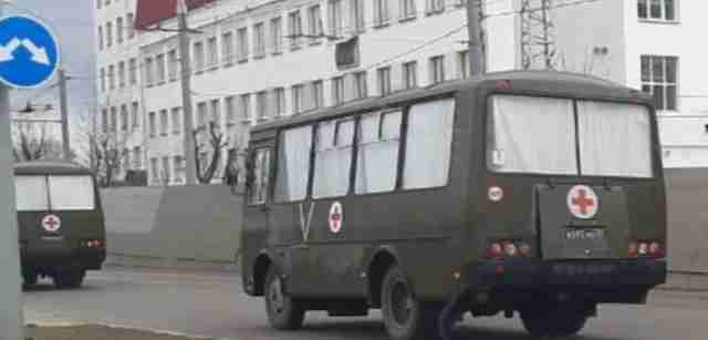 До Луганська відправили два автобуси російських солдатів, які покалічили себе, щоб не воювати