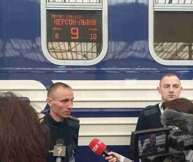 До львівського вокзалу прибув потяг «Херсон-Львів», який потрапив під обстріл (ФОТО)