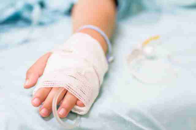 До львівської лікарні госпіталізували 7-річну дитину з ознаками інсульту (ФОТО)