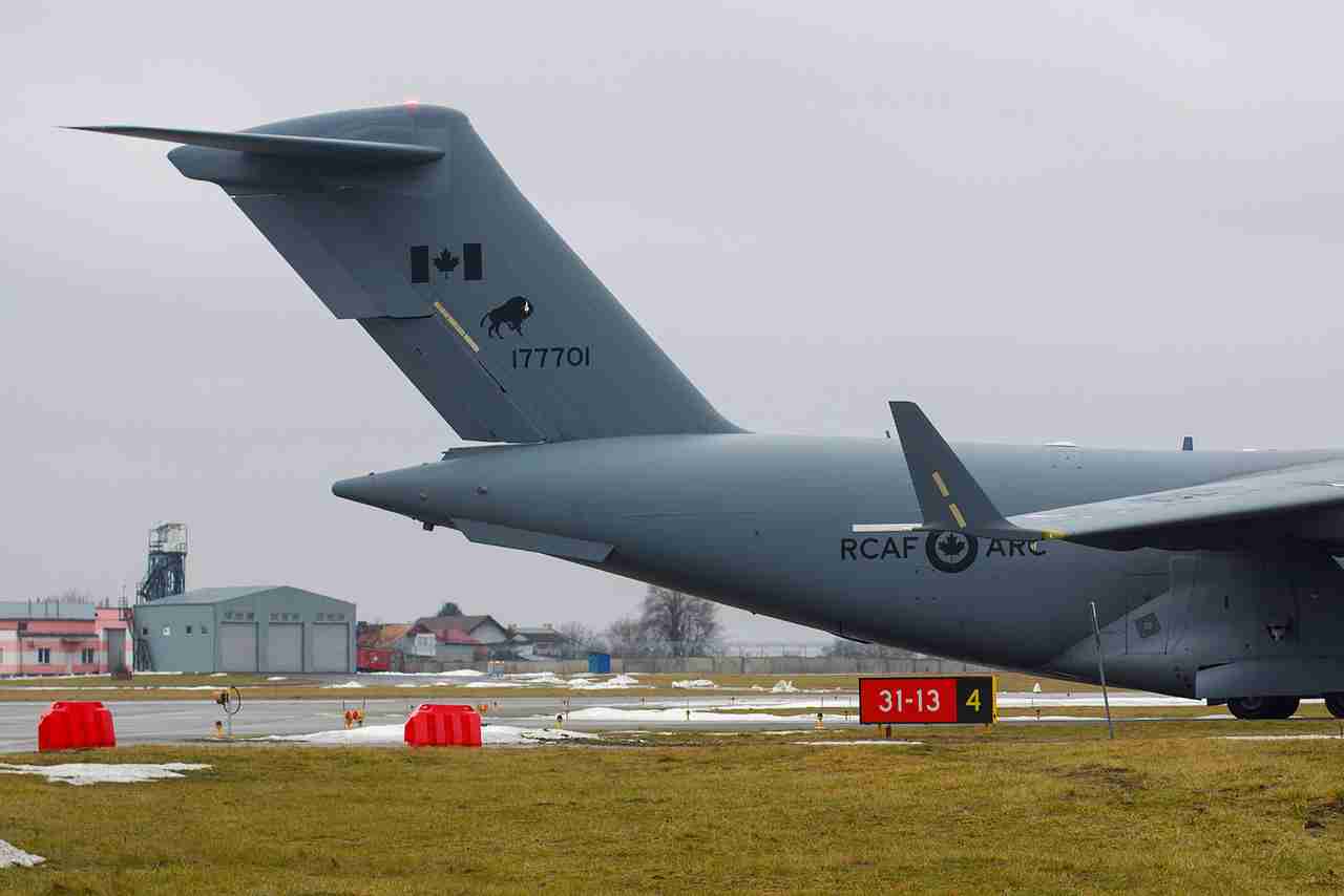 До Львова прибуло два військово-транспортних літаки НАТО (ФОТО)