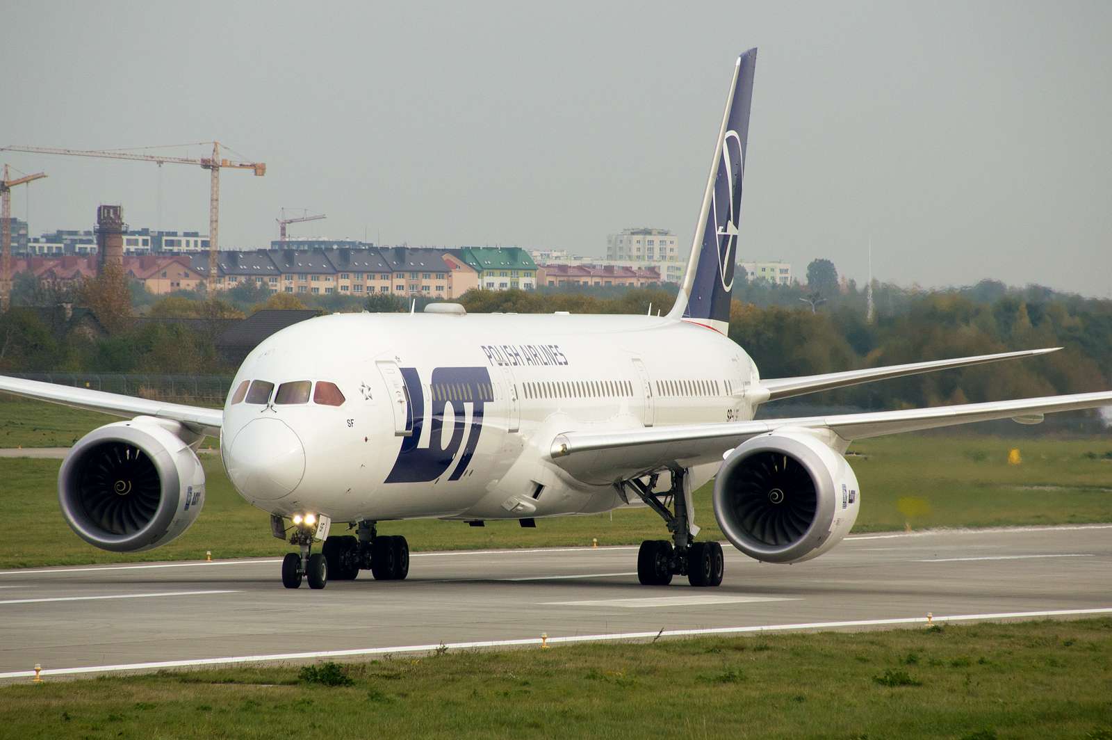 До Львова прибув вантажний літак Boeing 787-9 Dreamliner (фото, відео)