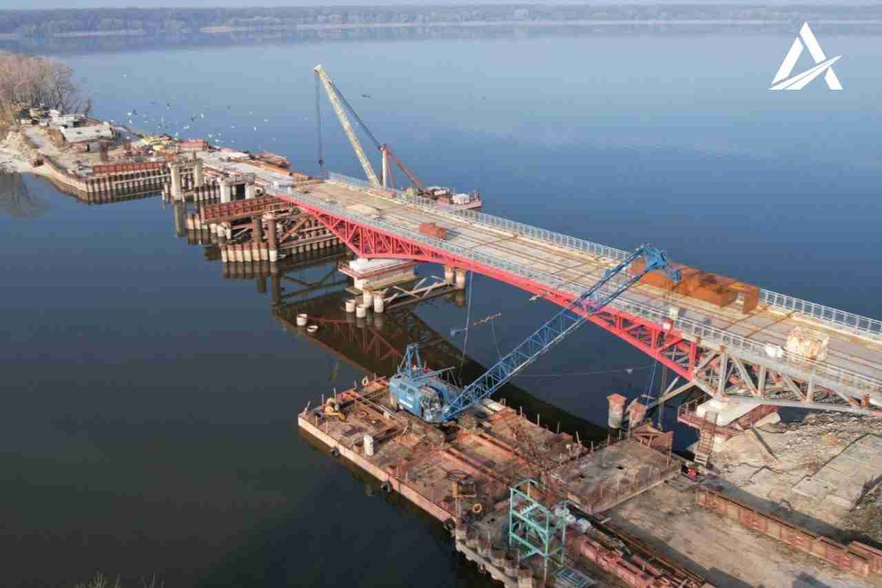 Дорожники відновили ремонт мосту, який забезпечує транспортний зв’язок до п’яти областей