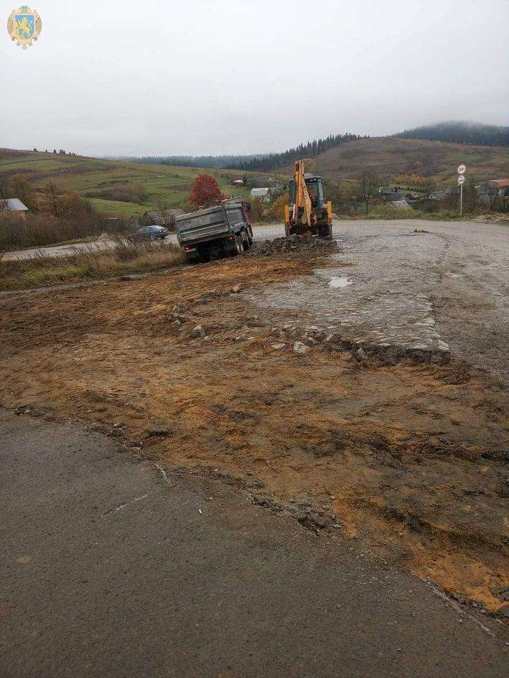 Дорожники розпочали ремонтувати ділянку від Борині до Мохнатого (фото)