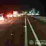 ДТП на автодорозі «Київ-Чоп»: водій «Volkswagen Touareg» збив на смерть двох пішоходів (фото)