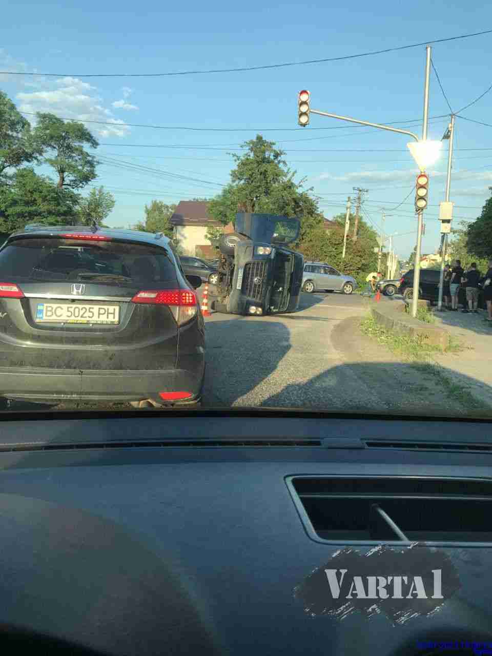 ДТП у Львові ускладнила рух: перекинуте авто (ФОТО)
