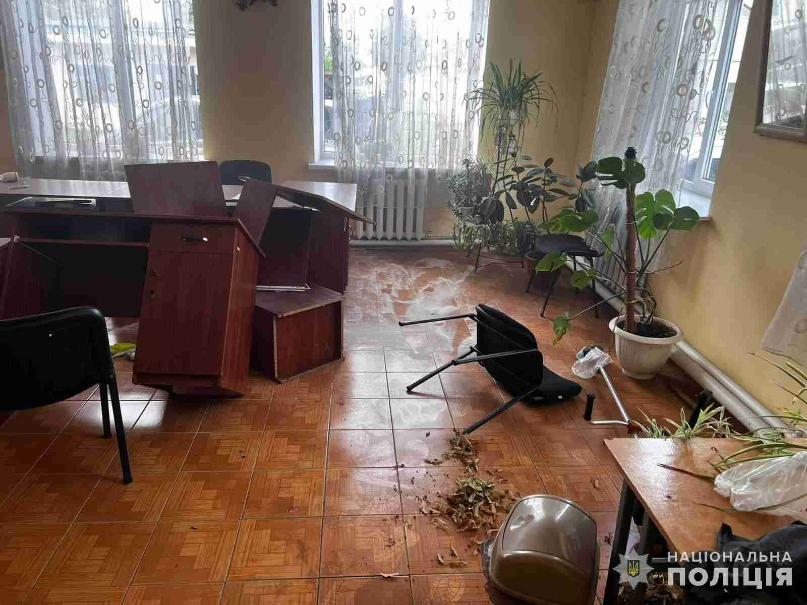Двоє учнів підпалили кабінет директора школи (ФОТО, ВІДЕО)