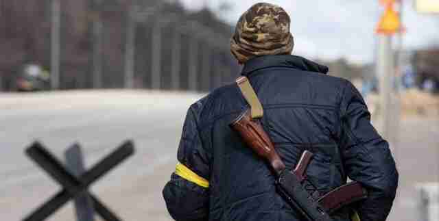 Екскерівник поліції Києва розповів, скільки одиниць зброї роздали киянам на початку російського вторгнення