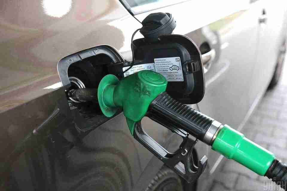 Експерт прогнозує, що багато українських мереж АЗС перестануть продавати бензин у роздріб