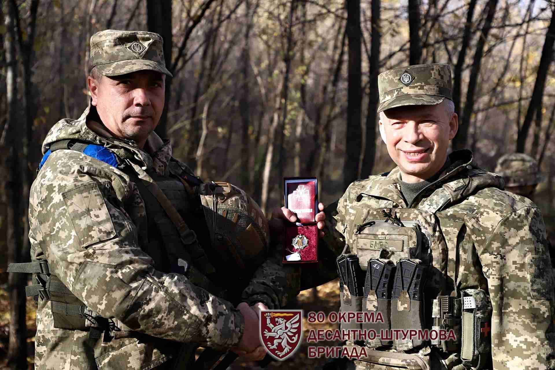 Генерал-полковник Сирський відзначив воїнів львівської «80-тки», які воюють біля Бахмута (ФОТО)