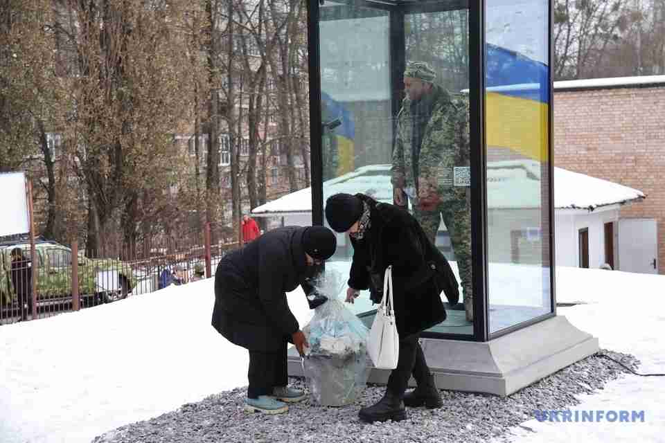 «Героям слава!»: у столиці відкрили пам'ятник воїну Олександру Мацієвському (ФОТО)