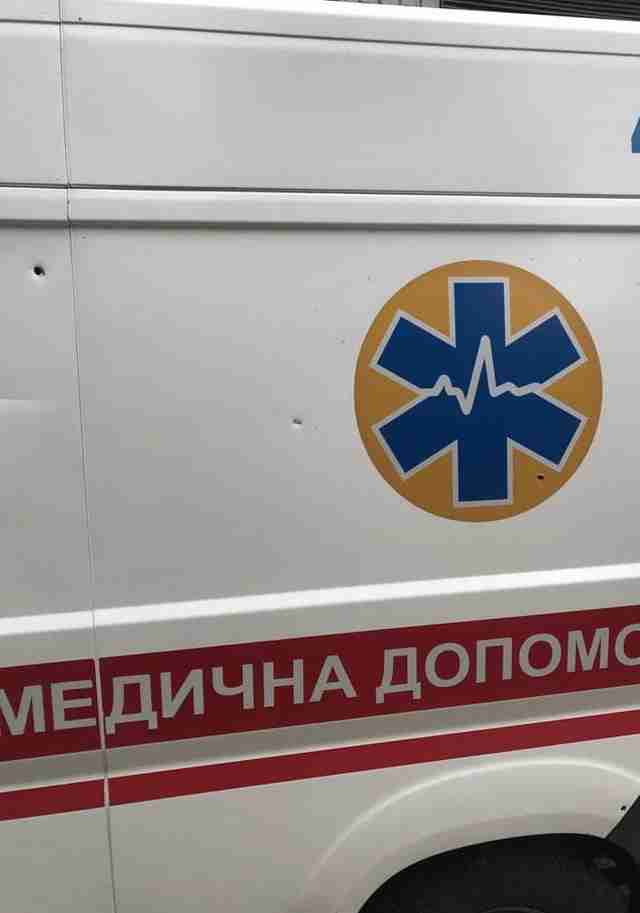 Героїчний вчинок: на Харківщині автомобіль «швидкої допомоги» потрапив під обстріл, поранено фельдшера