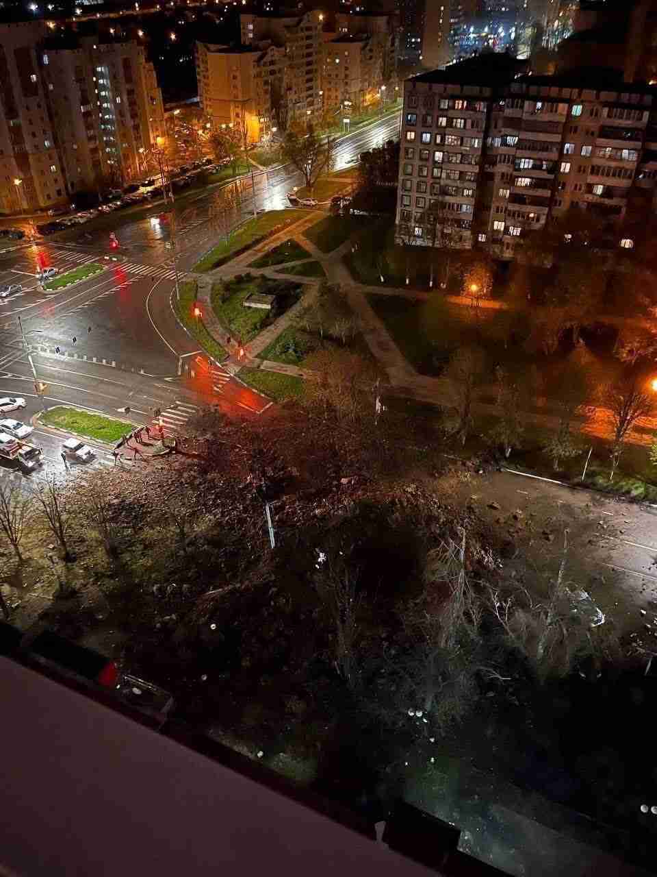 Гучний вечір та велика вирва посеред вулиці: у Бєлгороді пролунав потужний вибух (ФОТО/ВІДЕО)
