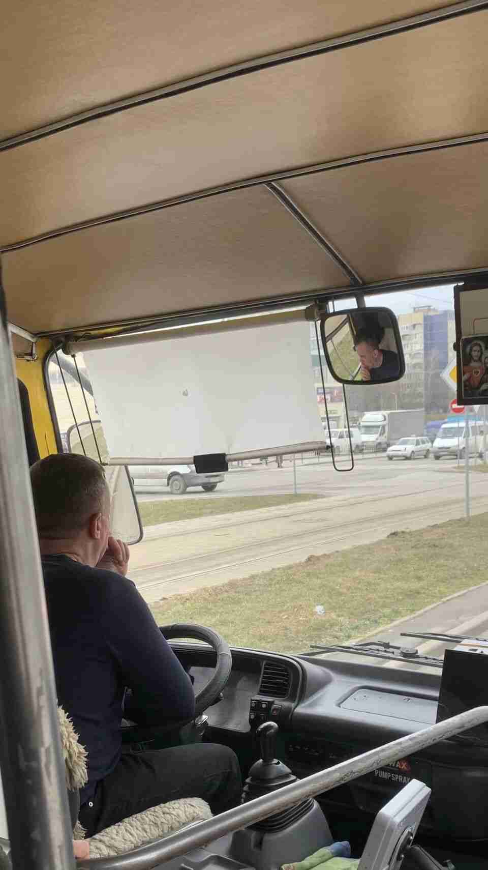 Хамив пасажирам: на водія одного з маршрутів Львова написали скаргу (ФОТО)