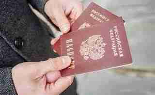Херсонцям, які взяли російські паспорти, вручають повістки про мобілізацію
